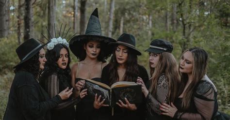 The onset of the witch supporter movement